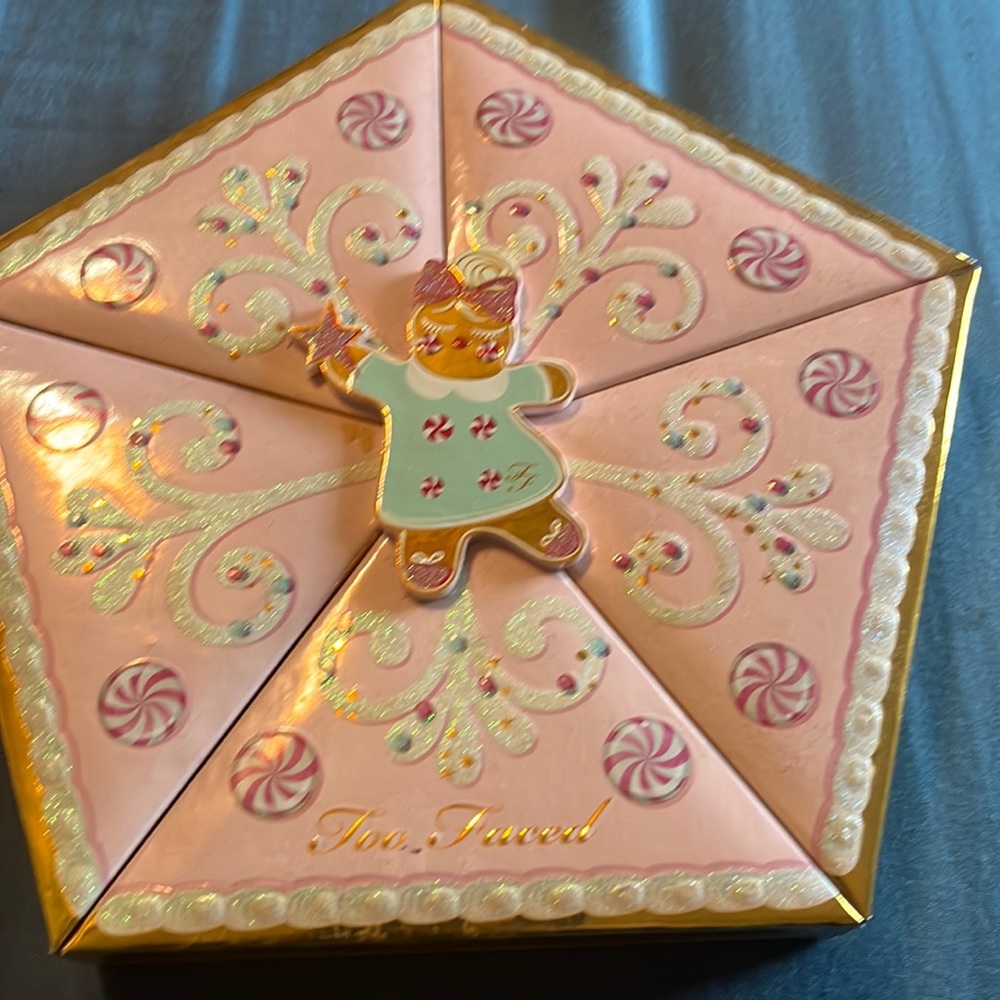 Used but full swatched only too faced holiday pallet
